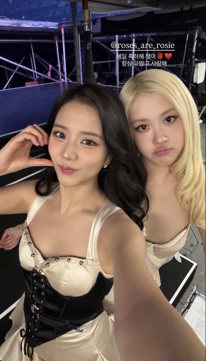 JISOO tweet media