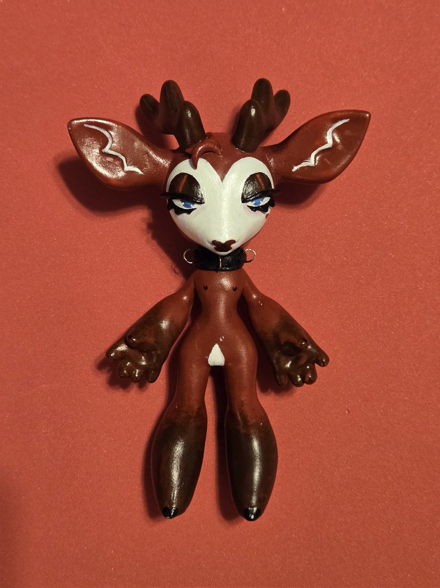 A little Valentine's Deer ❤️
3D model and all prime work and painting by me. Super happy with how he came out. 
First thing I've ever done like this.