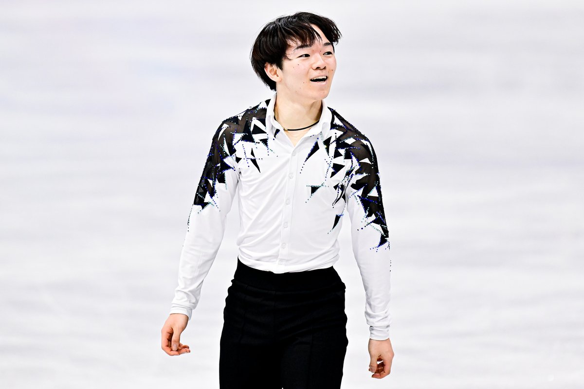 CGTNSportsScene's tweet photo. 🎙️🇺🇸Ilia Malinin on 🇯🇵Yuma Kagiyama:

"I'm pretty happy for him, he definitely fought out there. I always love to watch (him), he's such an inspiration and so incredible."

"It's an honor to be there to compete against him. We all support each other."

#WinterOlympics #鍵山優真 https://t.co/0lhgJVJRnY