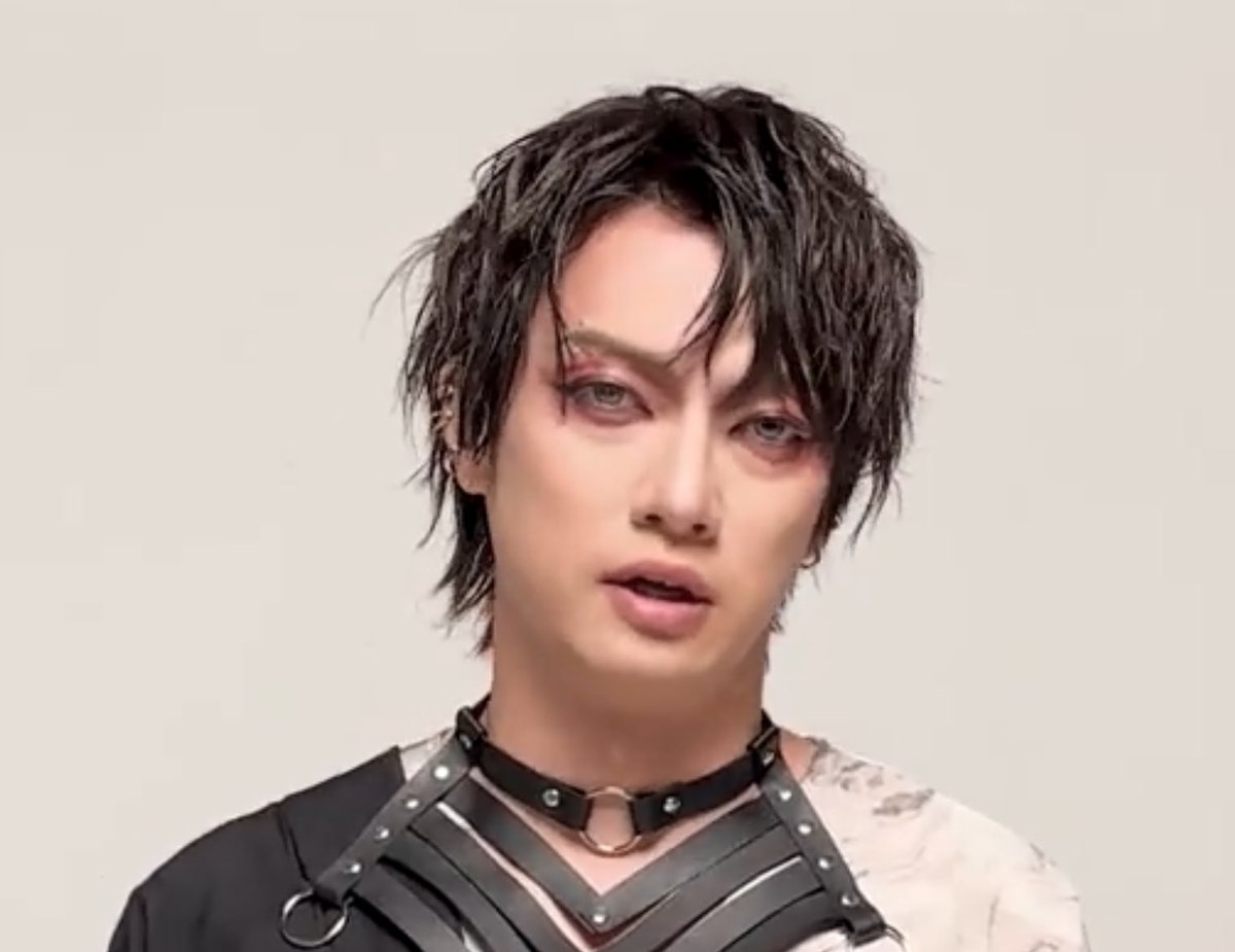 kechin_gb's tweet photo. 衣装にメイクにカラコンにゴテゴテイヤカフ、眉ピ(開いてない)、黒ネイル…ヴォイヴォイ言いそうな喜矢武豊…ありがとう… https://t.co/lQX0lTqXrE