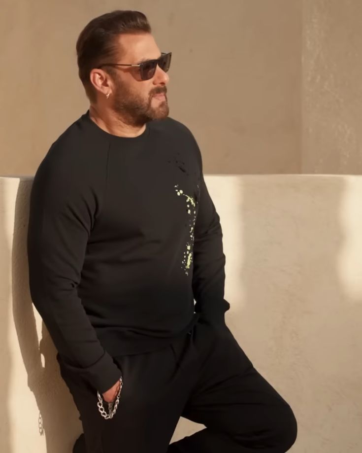 open yourself to change...
but do not let go of your values...
#SalmanKhan Thoughts...
Good Morning.. Have a wonderful day .💞