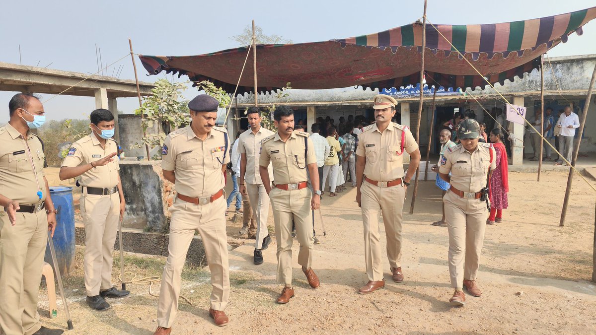 spbhoopalpalli's tweet image. #Municipal elections began peacefully.#Visited polling stations at Khasimpalli (Wards 12 &amp;amp; 13) and Singareni School,Krishna Colony, and reviewed security. Tight security and continuous monitoring are in place at #sensitive booths. Voters are advised to vote freely without fear.