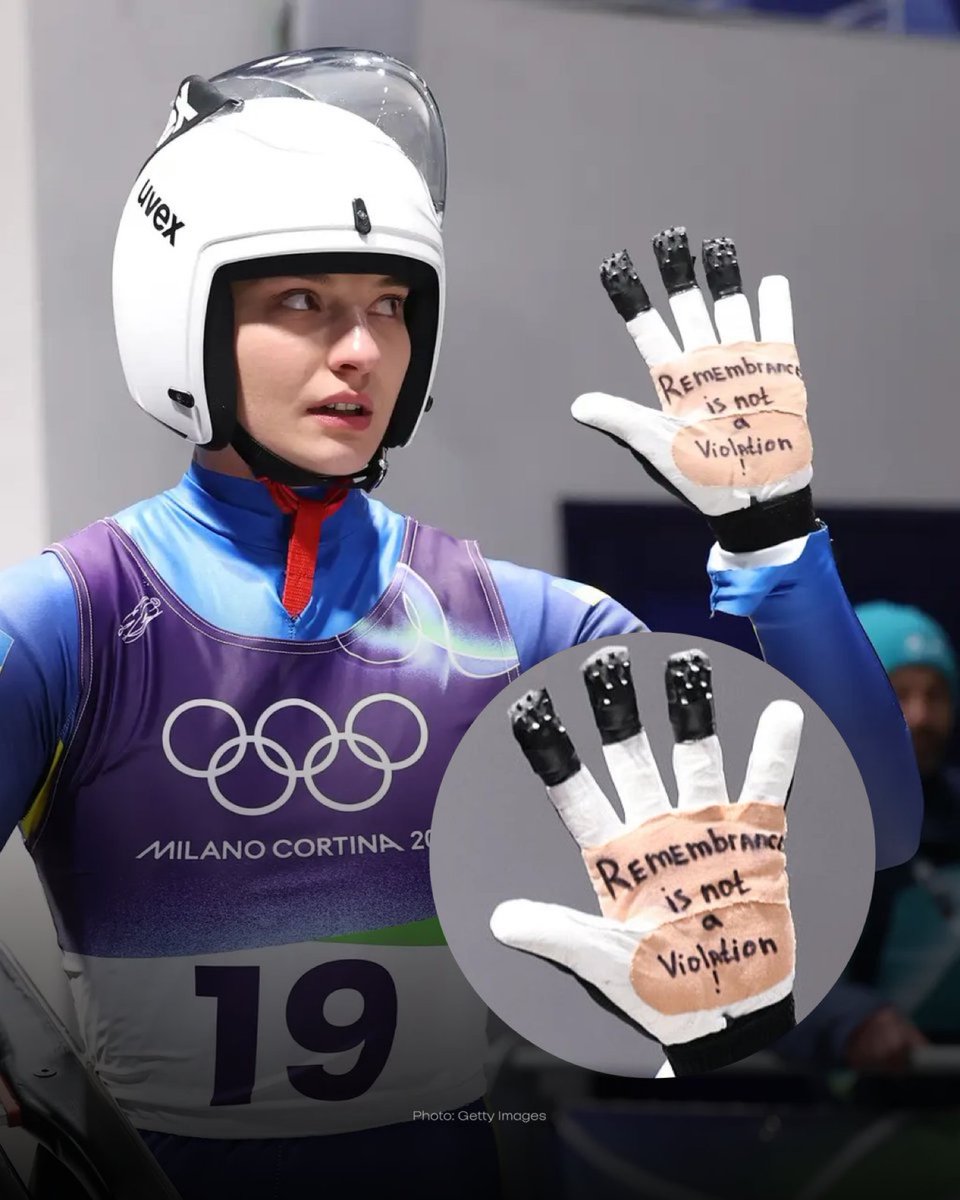 AlertaNews24's tweet photo. 🇺🇦 | JJOO 2026: La atleta ucraniana de luge, Olena Smaha, compartió un mensaje de apoyo a Vladyslav Heraskevych. Tras su carrera, levantó el guante y dijo: «El recuerdo no es una violación».

El mensaje siguió a la decisión del Comité Olímpico Internacional de prohibir a Heraskevych utilizar su casco conmemorativo, creado para honrar a los atletas ucranianos muertos durante la invasión a gran escala de Rusia.