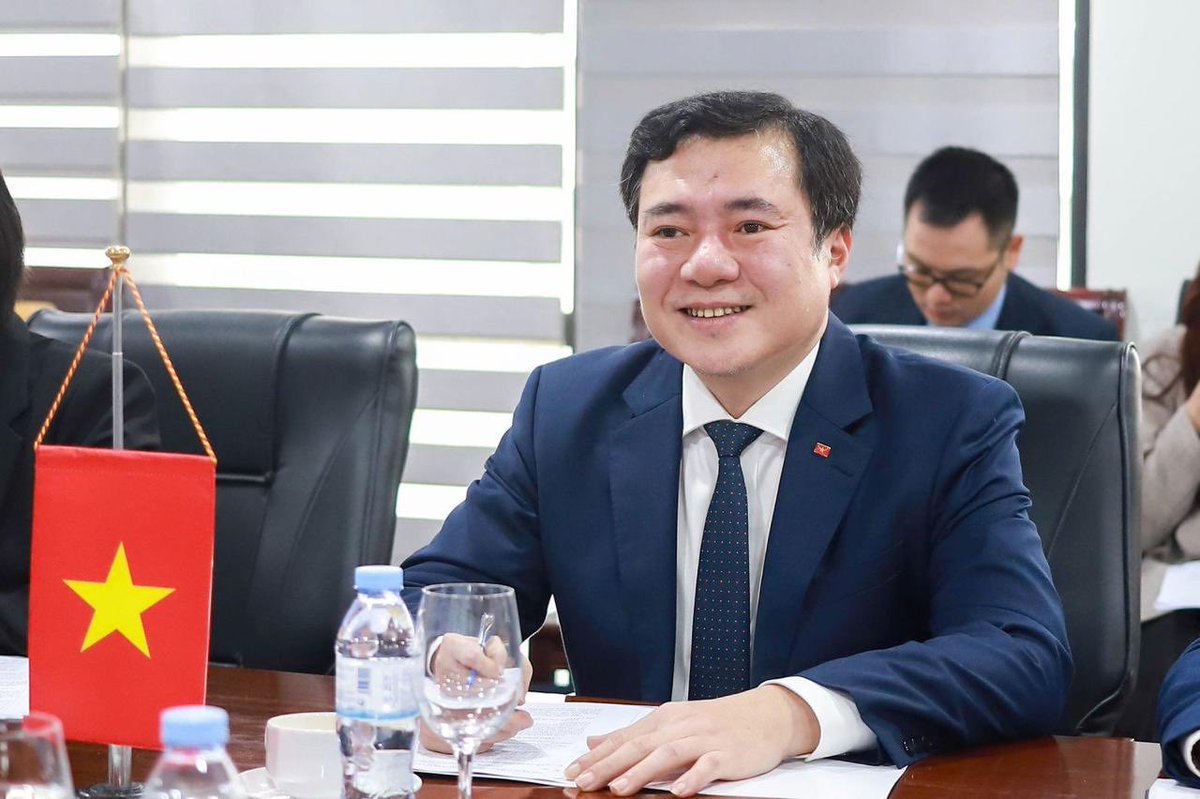 Manuel_Tovar_R's tweet photo. 🇨🇷🇻🇳 Costa Rica y Vietnam celebramos 50 años de lazos diplomáticos. En Hanói reafirmamos nuestro compromiso de fortalecer nuestros lazos económicos. Abordamos nuestro inminente ingreso al CPTPP con miras a expandir nuestra huella en esta dinámica región del Sudeste Asiático. https://t.co/39gzqdSXhj