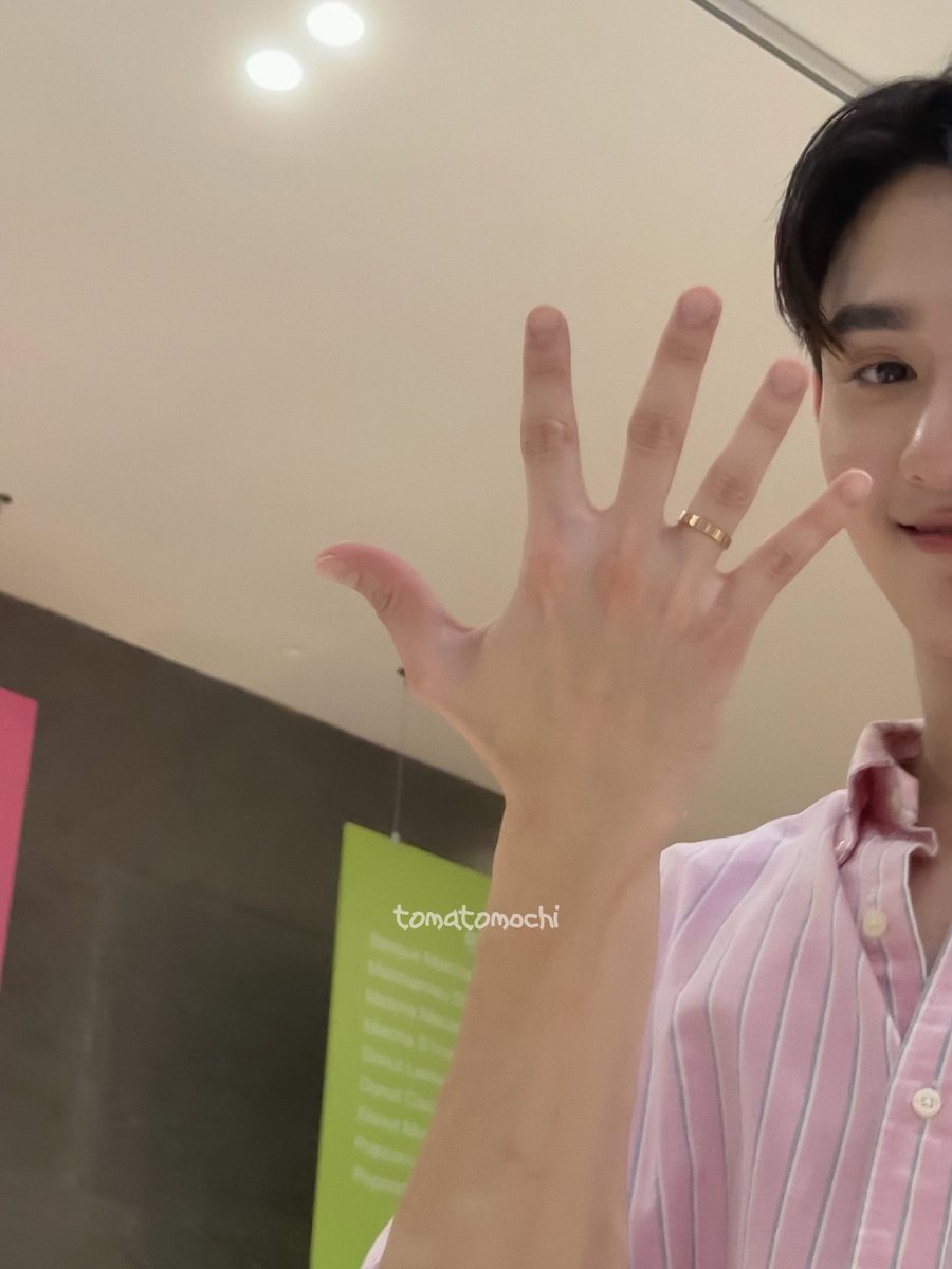 ชั้นบอกน้องบุ๊คว่าคนสวยขอดูแหวนหน่อย555555555