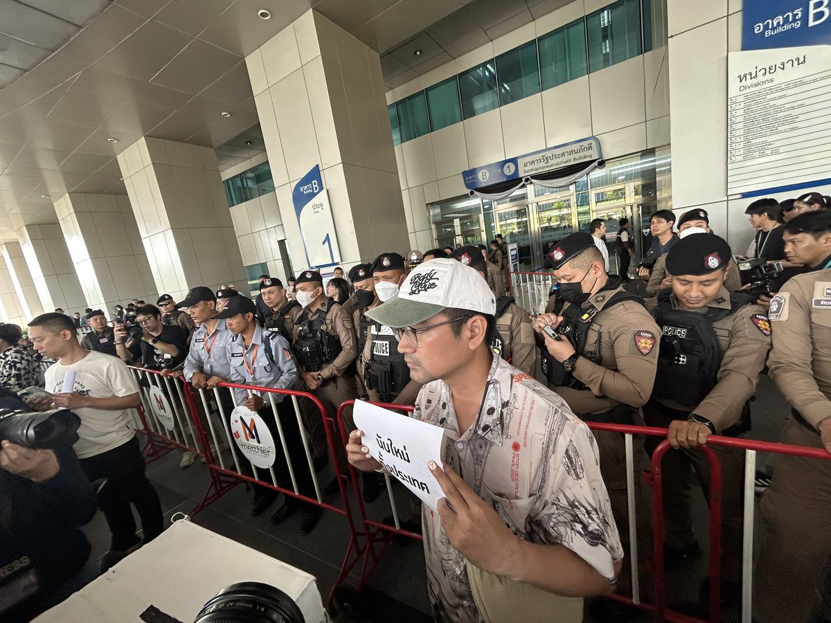 anarchiveowo's tweet photo. หน้าศูนย์ราชการโคตรสู้ อยู่จนถึงเย็นค่า  มาร่วมกันได้
#นับใหม่ทั้งประเทศ #นับใหม่ทั่วประเทศ https://t.co/17AUZo2TfD