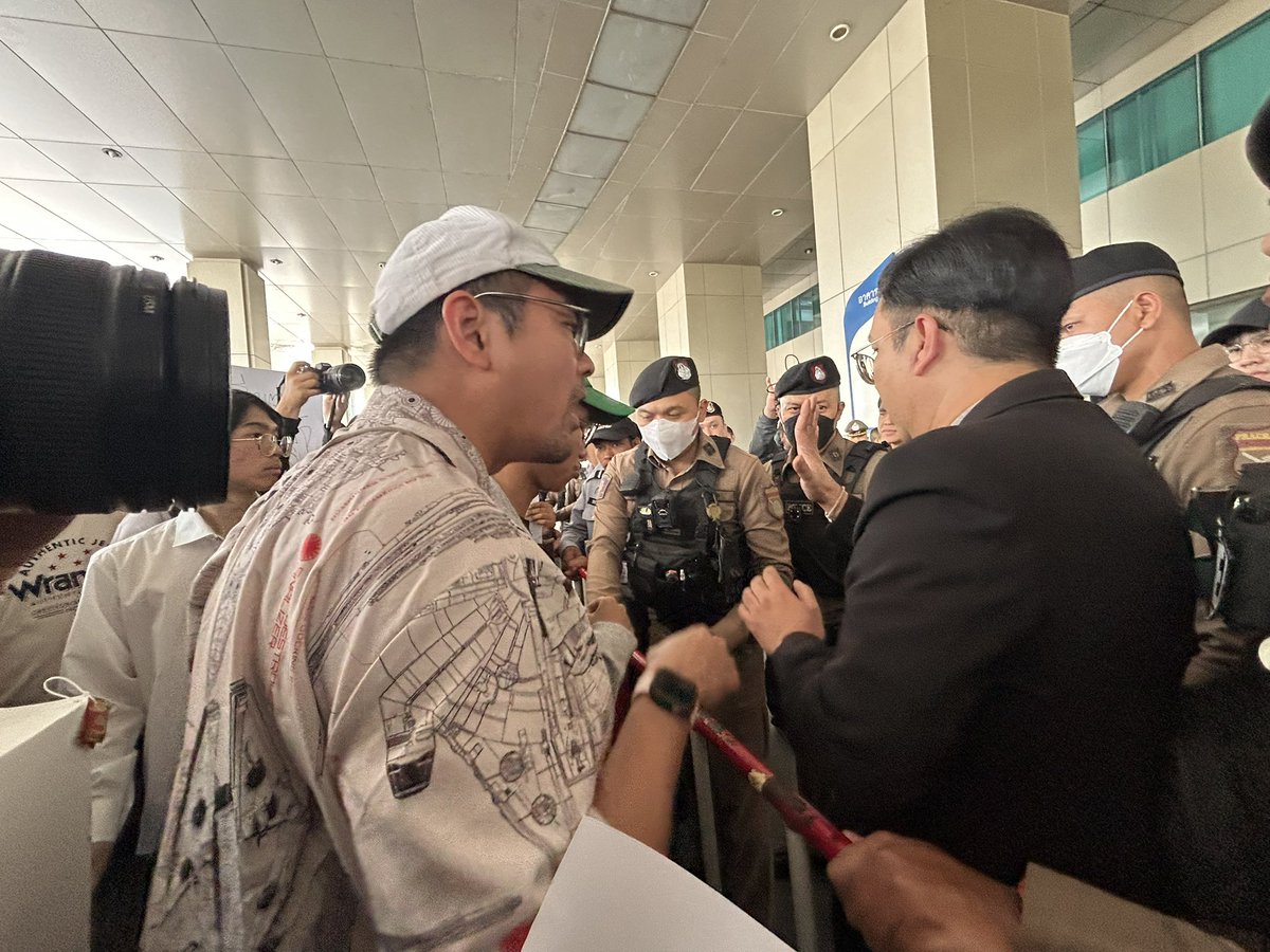 anarchiveowo's tweet photo. หน้าศูนย์ราชการโคตรสู้ อยู่จนถึงเย็นค่า  มาร่วมกันได้
#นับใหม่ทั้งประเทศ #นับใหม่ทั่วประเทศ https://t.co/17AUZo2TfD