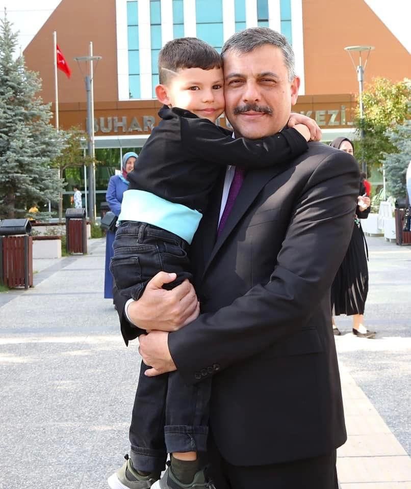 HuseyinKir64's tweet photo. Çorum Valiliği yaptığı süreçte maiyetinde çalışmaktan onur duydum, Erzurum Valisi Sayın Mustafa ÇİFTÇİ; Cumhurbaşkanımız Sayın Recep Tayyip Erdoğan’ın tensipleri ile  İçişleri Bakanı olarak atanmıştır. Rabbim yardımcısı olsun. https://t.co/VpRE86iLS0
