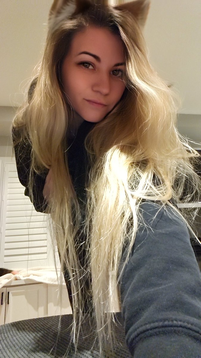 MaeFoxx's tweet photo. Woof 😉 https://t.co/sT40VWJ46M