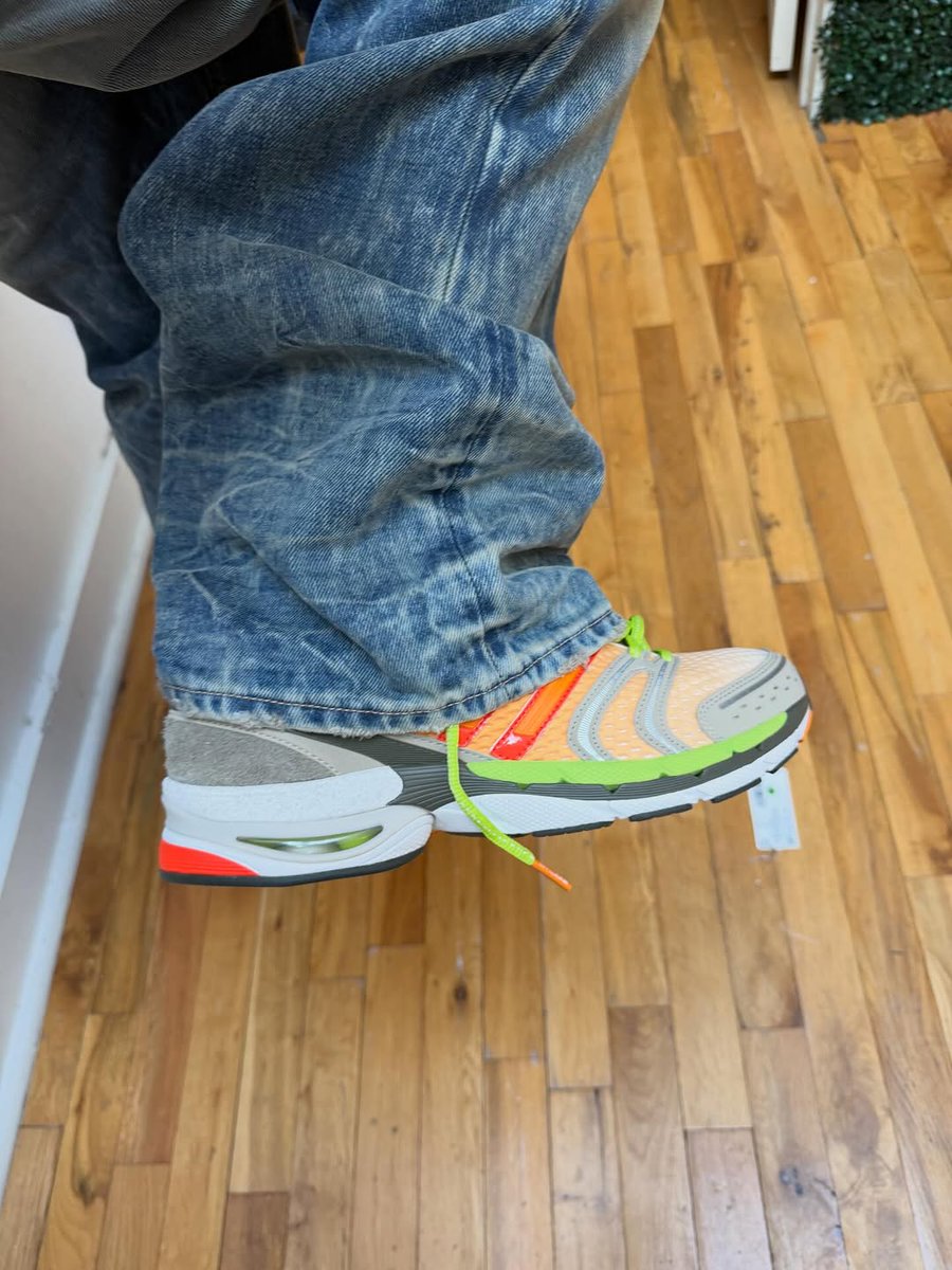 JustFreshKicks's tweet image. Larry June x adidas Adistar Control 5 🍊🔜