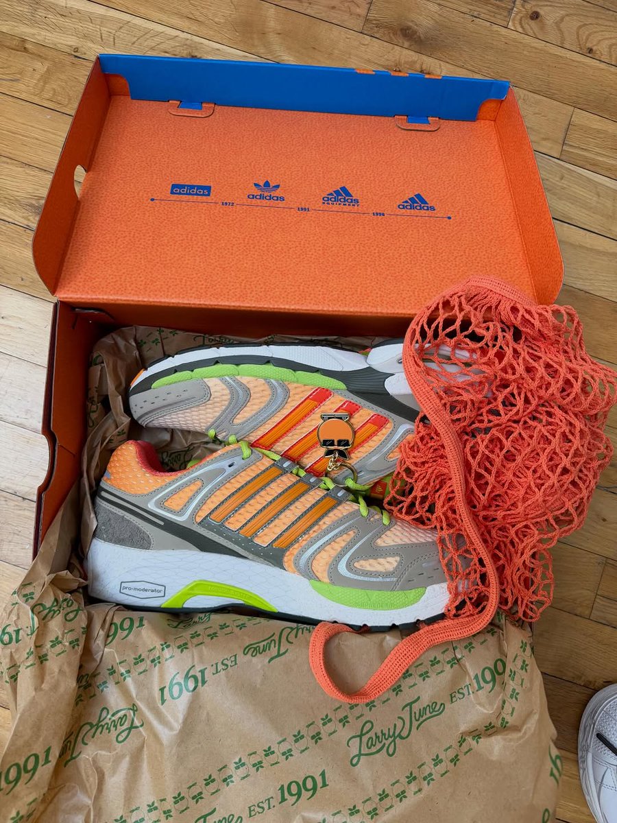 JustFreshKicks's tweet image. Larry June x adidas Adistar Control 5 🍊🔜