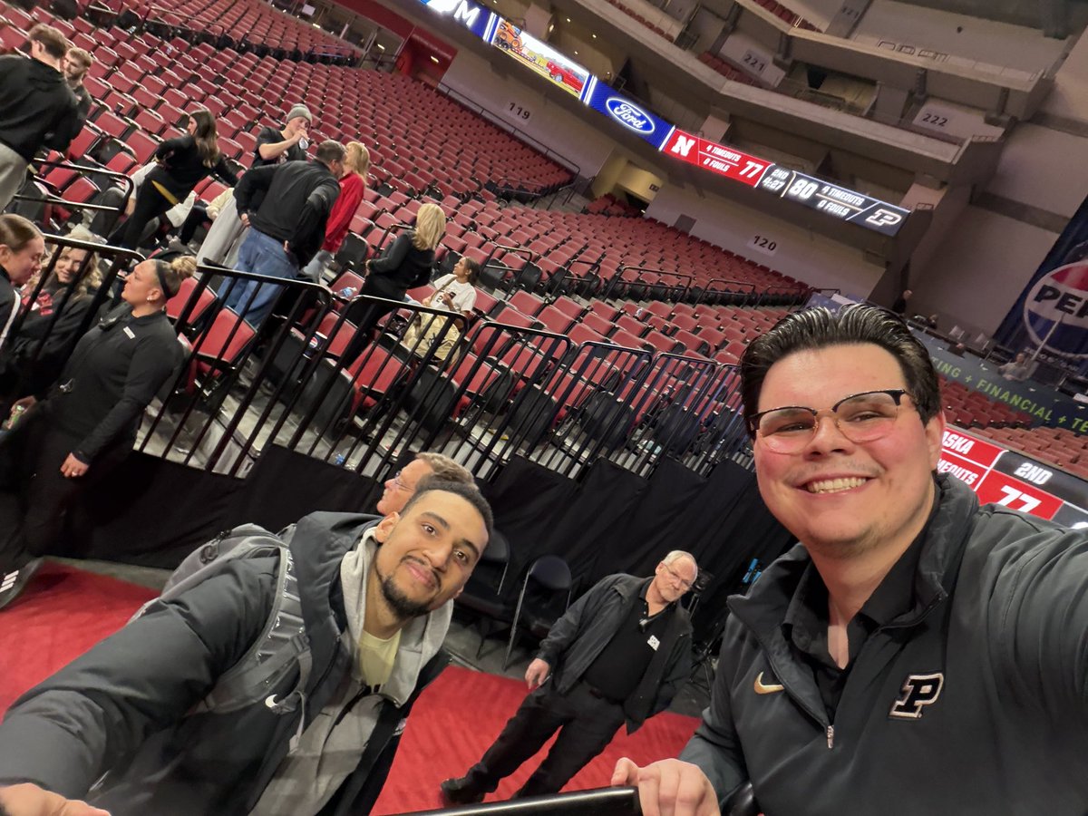Daniel_R_Bass_'s tweet photo. Boiler Up, Hammer Down! 🚂 https://t.co/iPJff3zZxq