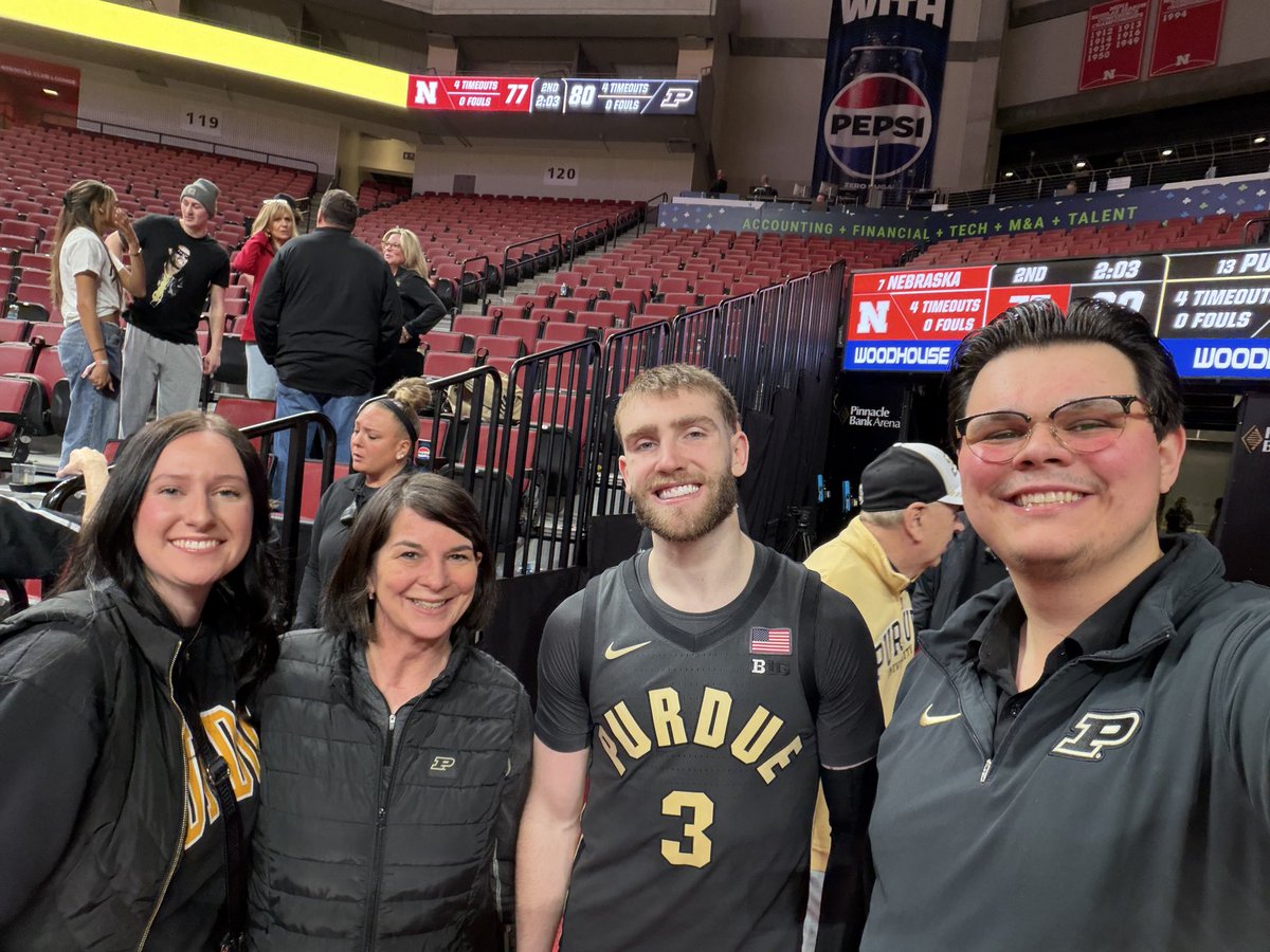 Daniel_R_Bass_'s tweet photo. Boiler Up, Hammer Down! 🚂 https://t.co/iPJff3zZxq