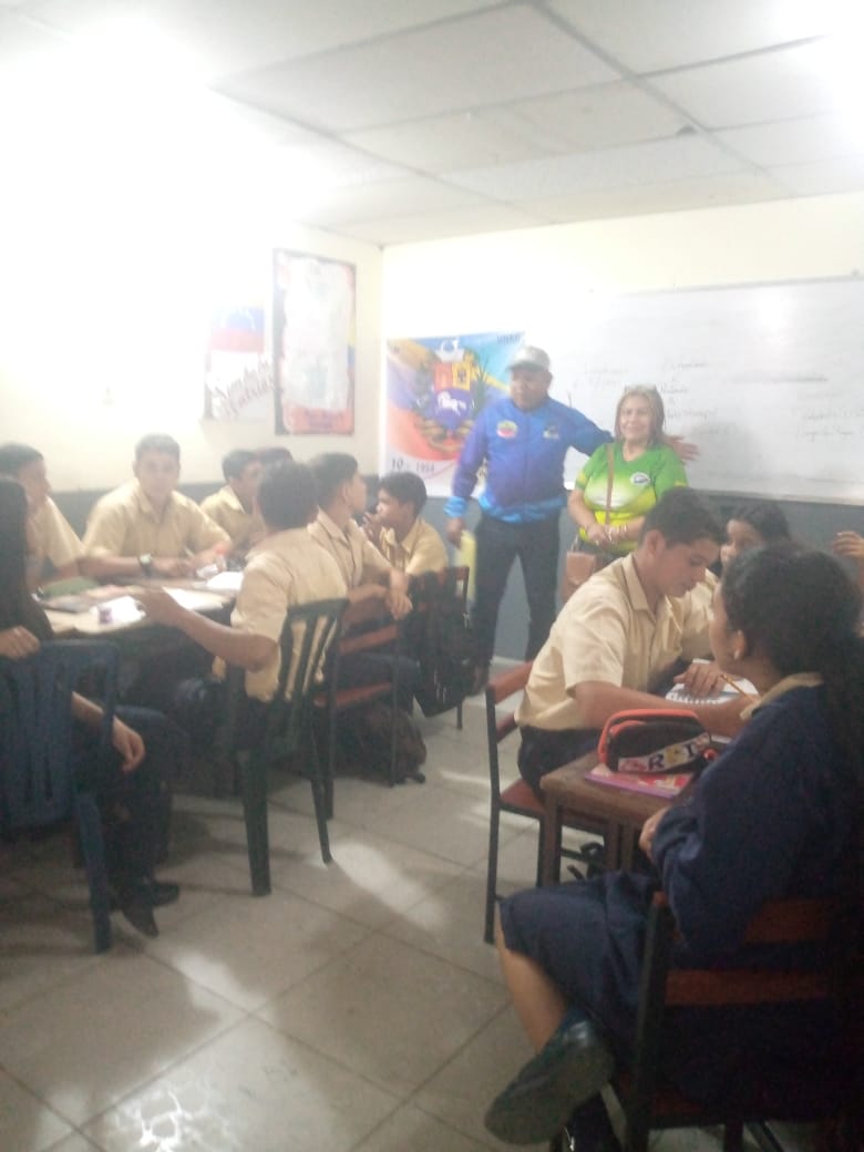 SUNAD_Apure's tweet photo. #enforos📸  Con la finalidad de promover la prevención integral dentro del ambiente escolar  y el hogar,seguimos desplegados en los distintos municipios del estado, compartiendo herramientas a los estudiantes para fomentar los valores y promover el bienestar sus entornos https://t.co/fE21oAN23R