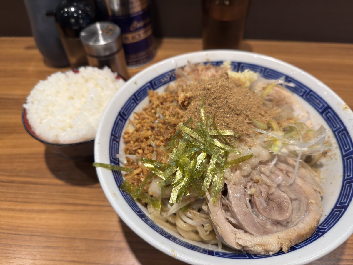 びんびん豚
ネギ豚汁なし大盛り台湾へ変更
ニンニクアブラ

適当に入った店だったけど、
連れが食べてたのも含めて全部美味かった…
メニューが豊富で良い