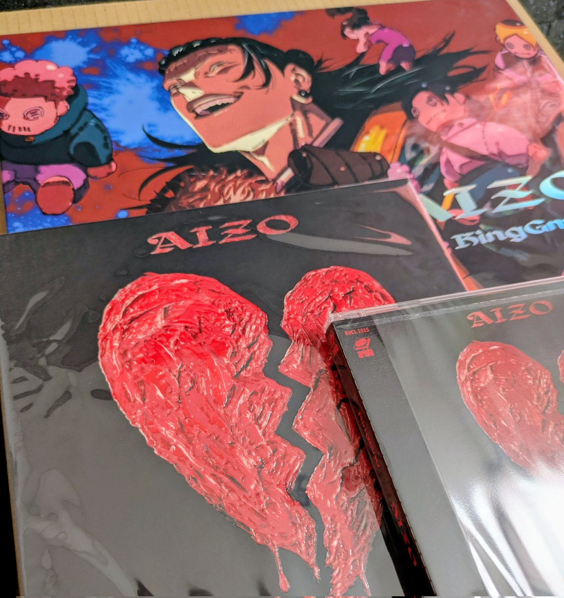 昨日届いて、段ボール開けて、テンション上がって、お夕飯食べて、寝ちゃった😅
溜まった家事やって、出遅れましたがようやく封を開けます💔
#呪術廻戦 
#KingGnu
#AIZO