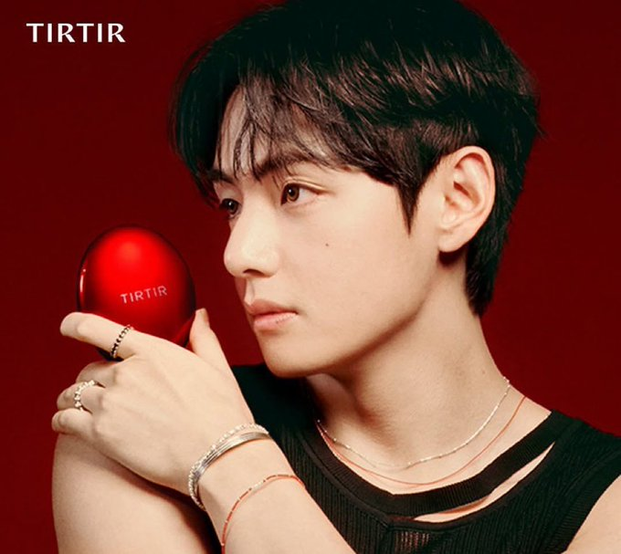 spotifyforV's tweet photo. TirTir has won the K-Beauty Leader title in Korea at the ELLE Beauty Awards 2026.

TIRTIR AMBASSADOR TAEHYUNG 
V FACE OF TIRTIR 
#TaehyungxTIRTIR https://t.co/TvJKnOjvtV