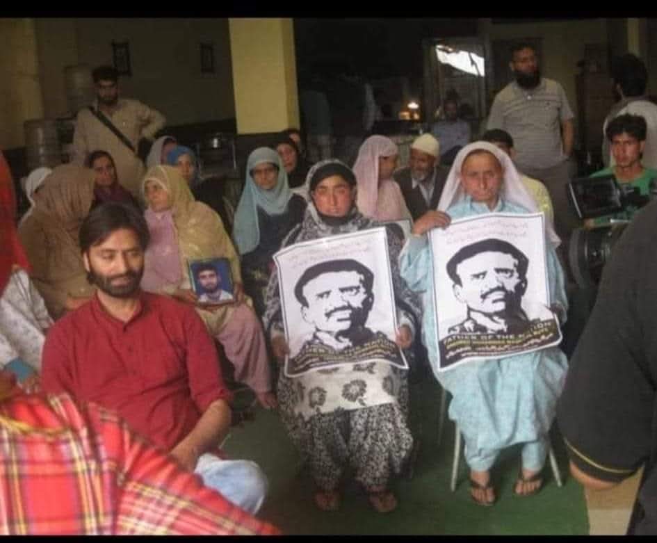 تذکرہ تھا مسیح و منصور کا 
بے ساختہ یاد آ گیا تو
#MaqboolButtShaheed
#MaqboolBhat