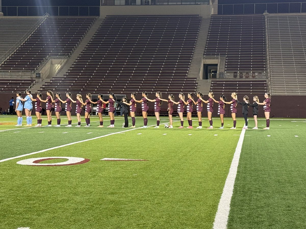 A GOOD DAY! 

Varsity strong team win 4-0 
⚽️⚽️ Layla 
⚽️Abby 
⚽️Evelyn 

Maroon tough 0-1 loss, but played hard till the end! 

Gold 3-0 
⚽️Lydia 
⚽️Jaz
⚽️Sophia
+ having some special guest ball girls!! 

Round 1 of district is done. Round 2 starts away Friday! 

#GODEER