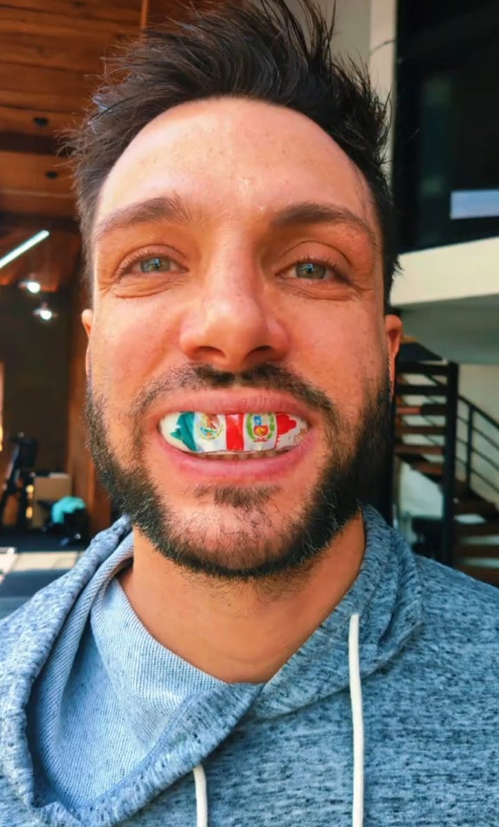 Todos somos Team Nicola en el alma 😇

🔵Él es el peruano más mexicano !!! 🇲🇽

Está orgulloso de su país y agradecido con la tierra y la gente que le dio su cariño 😍
Vamos con todoooo !!!!   
#NicolaPorcella 
#RingRoyale 
#Nicola