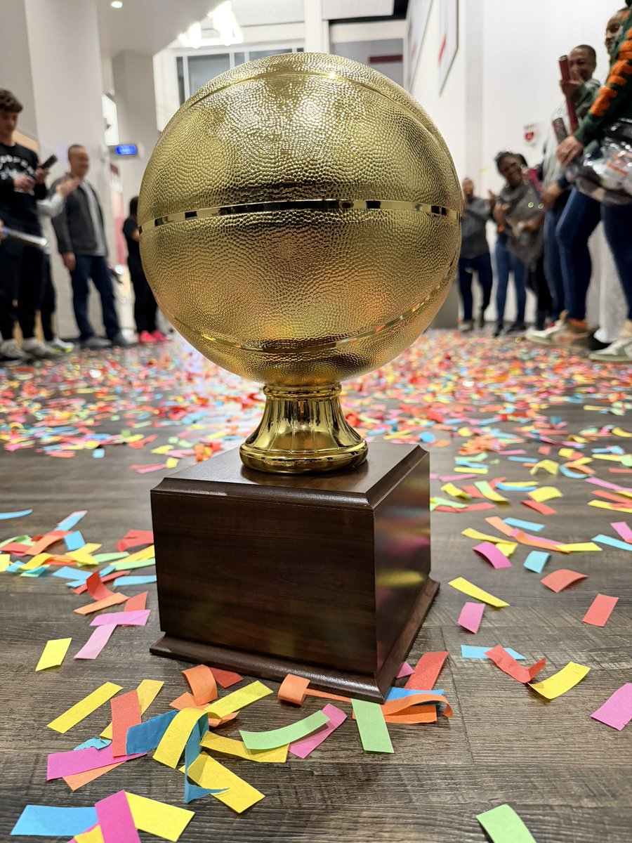 wyliegirlsbball's tweet photo. GOLD BALL SEASON 🥇🏆

UNDEFEATED DISTRICT CHAMPS ✅
Crosstown Showdown W ✅

Playoff Basketball 🆙🔜

#MAKEaSTATEMENT #AHMO 🏴‍☠️ https://t.co/MOQFkQJqaj