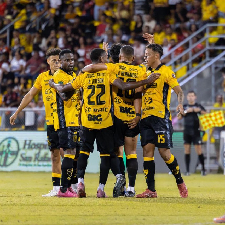 🇨🇷⚽️🟡⚫️ 

Orgulloso del esfuerzo del equipo.
Semifinales bien merecidas.

Este es el camino <a href="/admliberiaofic1/">AD Municipal Liberia Oficial</a> 
Gracias, afición, por estar siempre.
 
#CostaRica #Futbol