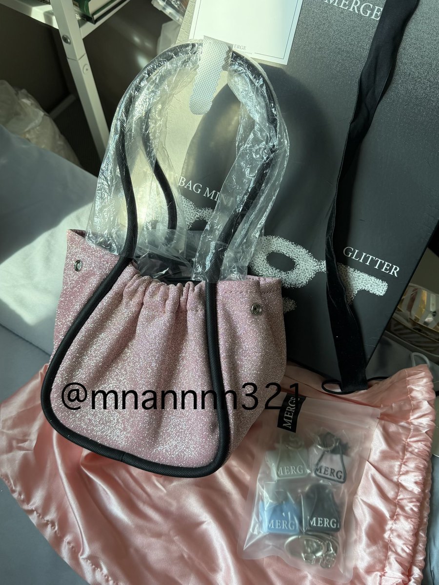 mnannnn321's tweet photo. 🖤🩷 ส่งต่อ A Day Bag Mini Riot Box สี blackpink 🩷🖤
ราคา 2500฿ รวมส่ง
*ยังไม่เคยใช้งาน ได้อุปกรณ์ของครบ
💌 สนใจทัก dm ได้เลยค่า
#ตลาดนัดblackpink #smtowninbkk
#ส่งต่อmerge #กระเป๋าmerge #mergebag https://t.co/YH3iPMu8FL