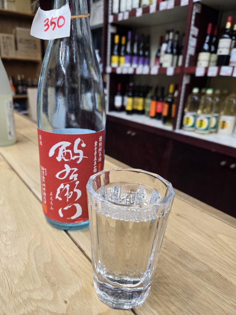 jin1206's tweet photo. 盛岡で角打ち。300円なのにサービスがよい。よえもん特別純米 https://t.co/Acv4lx1xT6