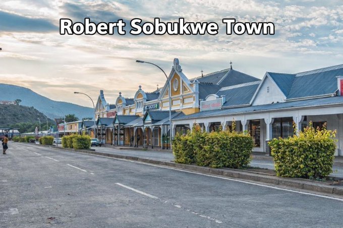 DrSekonya's tweet photo. @pookiepolls An insult from a racist is a badge of honour.
Keep them coming, alert your ilk to double the effort.
#KwaSobukwe
#Sobukwe #RobertMangalisoSobukwe https://t.co/J4xJdIEeYJ