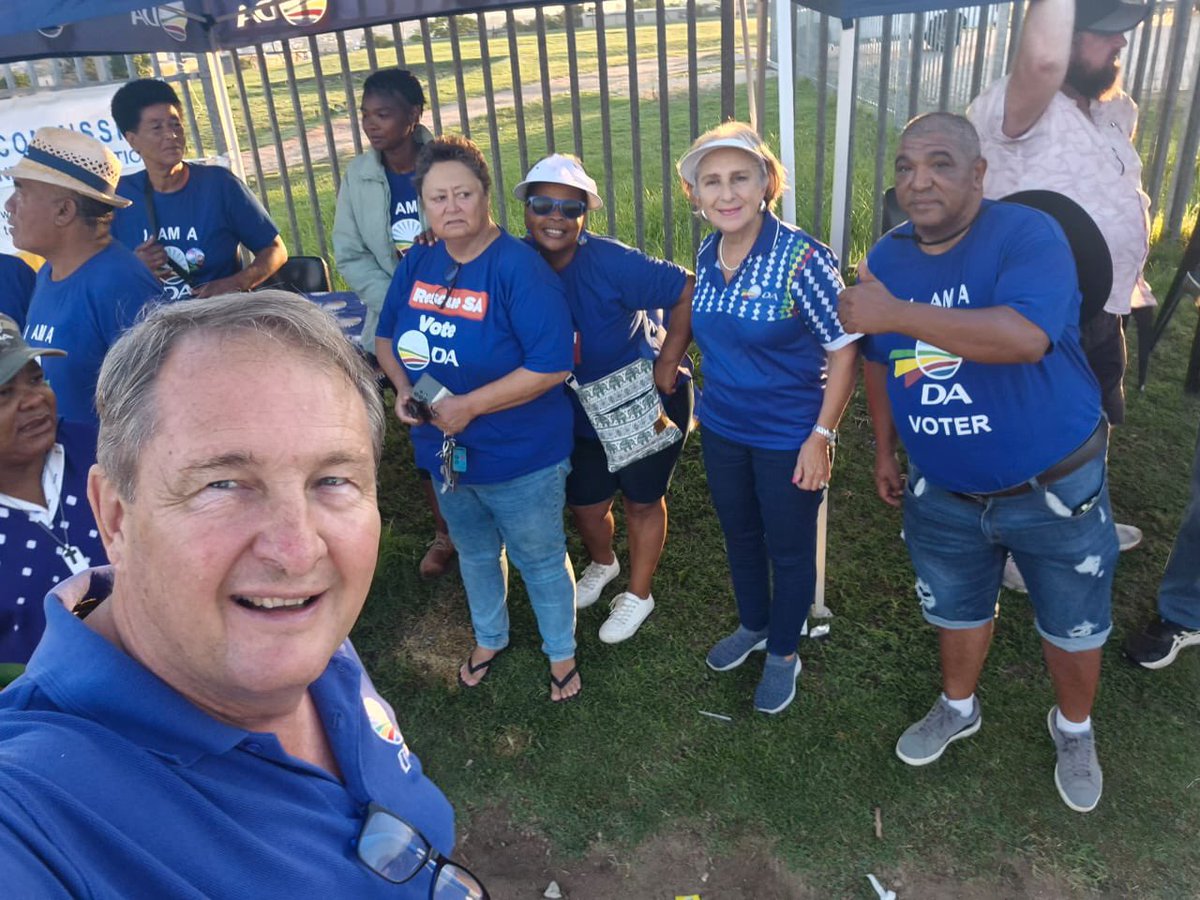 WesternCapeDA's tweet image. 👋🏽 Hoor, hoor mense van George Wyk 16. Tussenverkiesingsdag is hier. 

Vandag hou ons Pacs blou!

📍 Stemlokaal: New Dawn Park Primêre Skool

Vat jou ID en kom maak jou stem gehoor.                                                     

#StemDA 💙