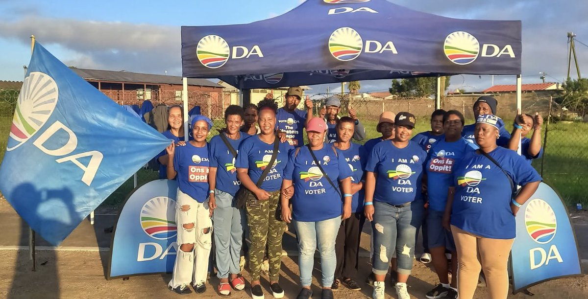 WesternCapeDA's tweet image. 👋🏽 Hoor, hoor mense van George Wyk 16. Tussenverkiesingsdag is hier. 

Vandag hou ons Pacs blou!

📍 Stemlokaal: New Dawn Park Primêre Skool

Vat jou ID en kom maak jou stem gehoor.                                                     

#StemDA 💙