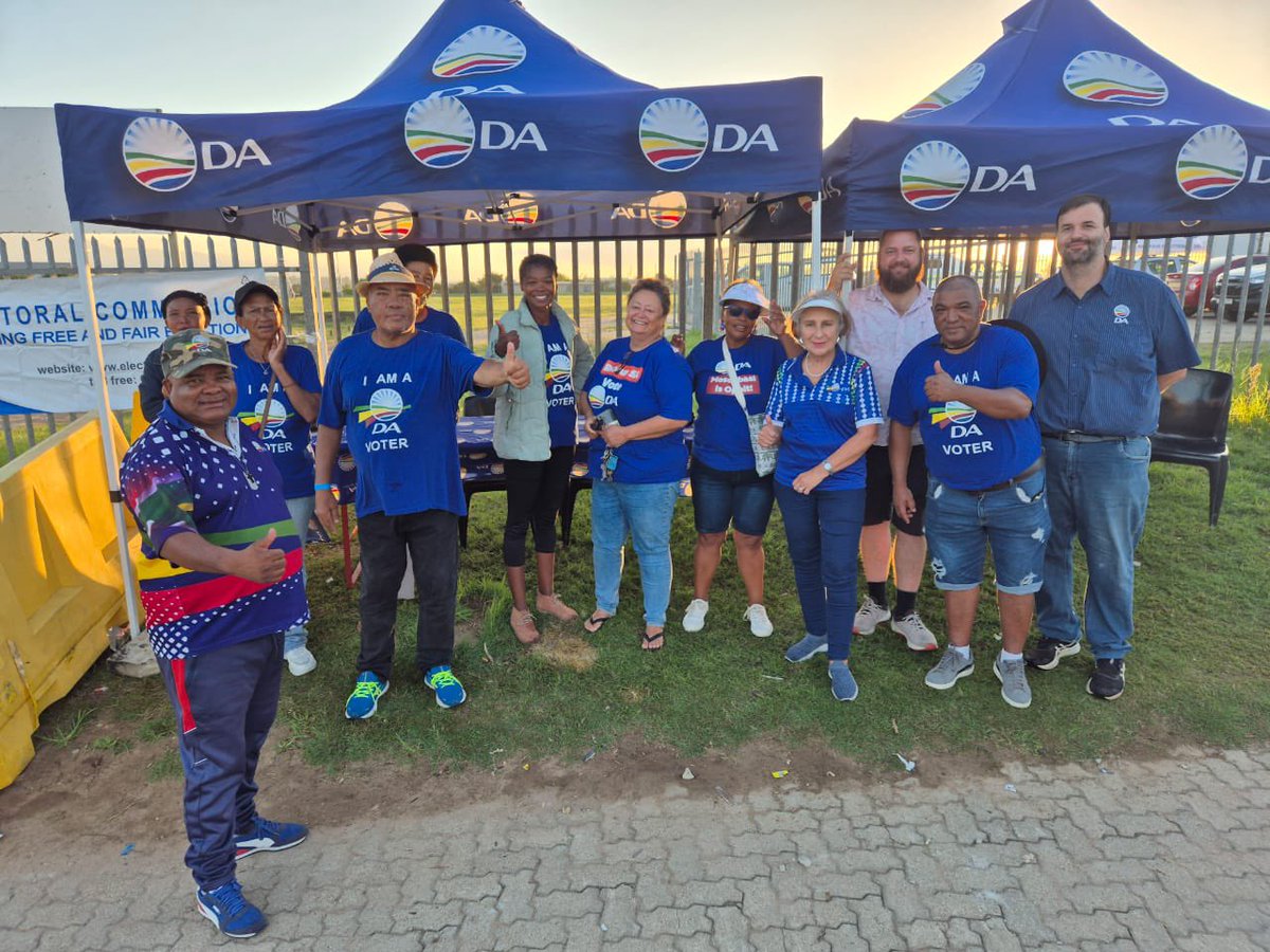 WesternCapeDA's tweet image. 👋🏽 Hoor, hoor mense van George Wyk 16. Tussenverkiesingsdag is hier. 

Vandag hou ons Pacs blou!

📍 Stemlokaal: New Dawn Park Primêre Skool

Vat jou ID en kom maak jou stem gehoor.                                                     

#StemDA 💙