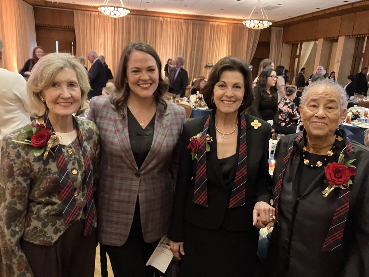 kaybaileyhutch's tweet photo. @ywprep Pres Lynn McBee, Kate Williamson and Mayor Blong celebrating ⁦@YWLAMidland⁩ ! https://t.co/MvkdSqGiu2