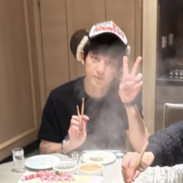 miniLoEy tweet media