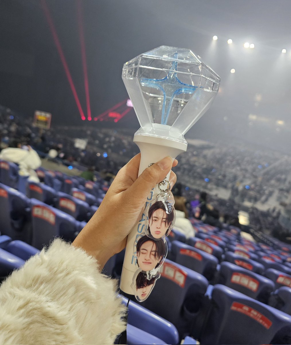 K H U N N E W ♡ tweet media