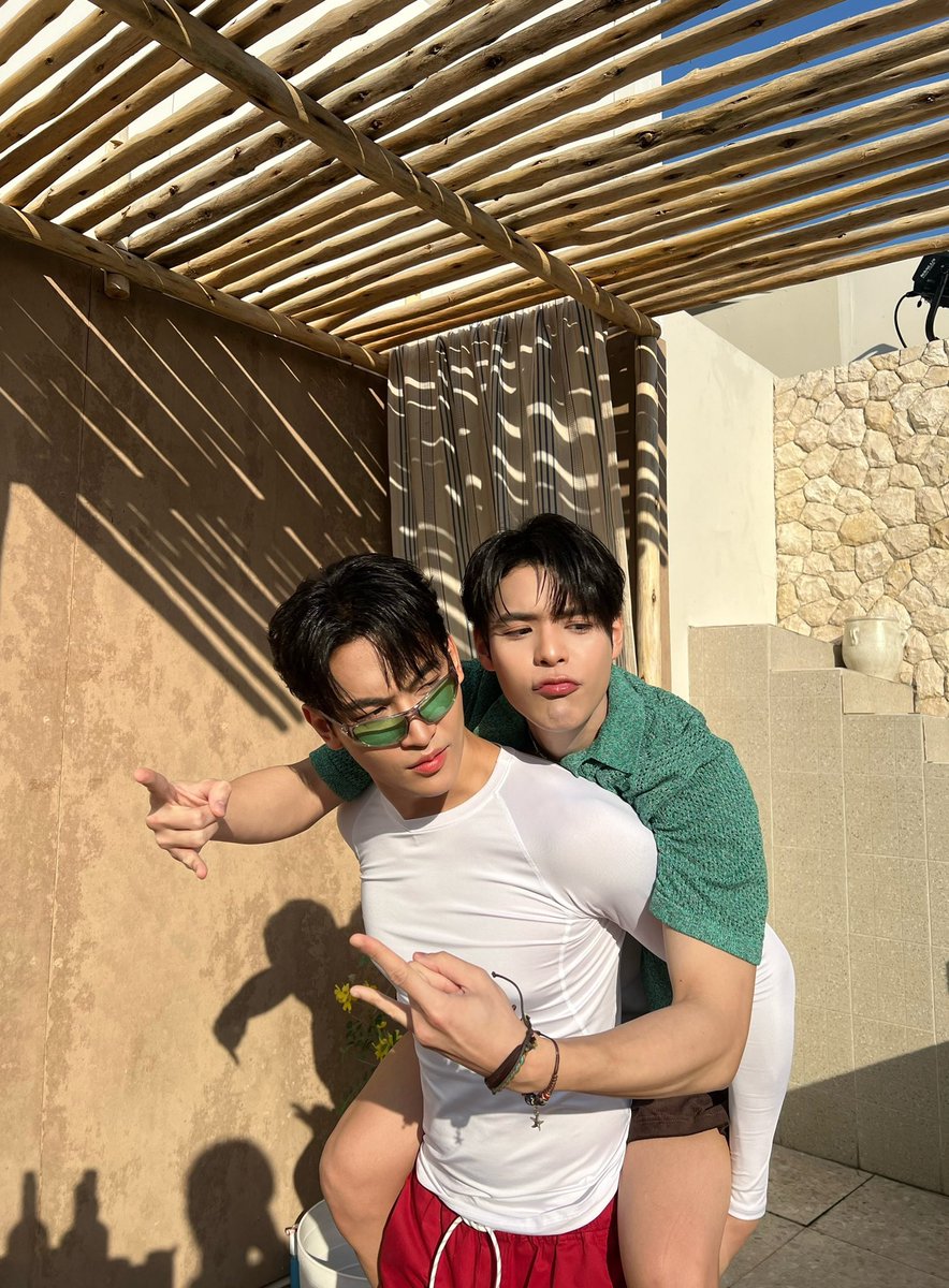 เพลงของโอห์มปูน เป็นเพลงที่ฟังง่าย สไตล์แบบน่ารักสดใส หยอกล้อกันไปมาสื่อให้เห็นว่าเป็นความรักแบบวัยรุ่นอ่ะ รักก้อคือรัก หลอกก้อคือรัก อะไรประมาณนี้ ไปดูกันนนนน🤞🏻😘😉

youtu.be/TkGOlxUhYB0?si…
#LoveOrLie_MV #OhmPoon