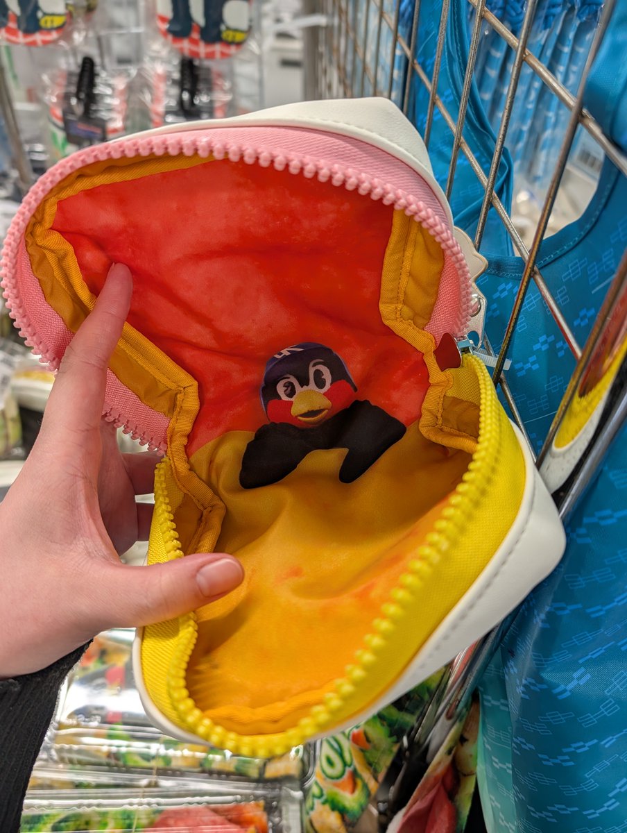 友達向けに見てきたんだけど、つば九郎タコスポーチと、つーたま