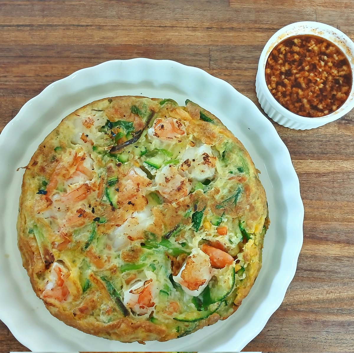 goodforsoul16's tweet image. เคลียร์ผักในตู้เย็น ซุกี่นี่ แป้งหอยทอด กุ้ง แครอท ต้นหอม ผักกาด