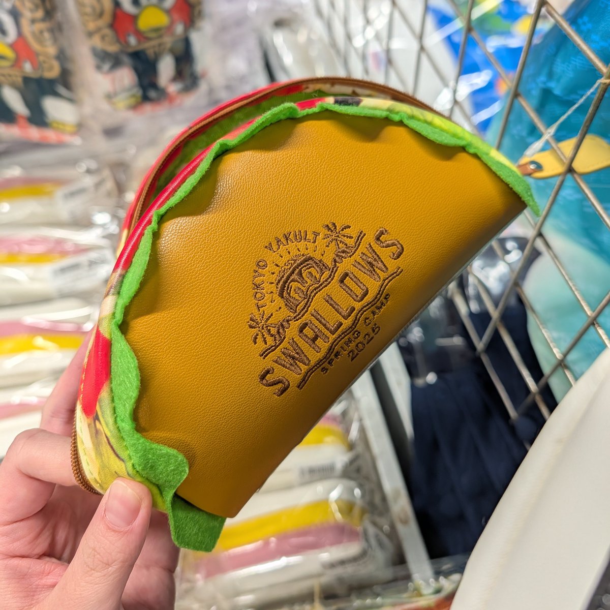 友達向けに見てきたんだけど、つば九郎タコスポーチと、つーたま