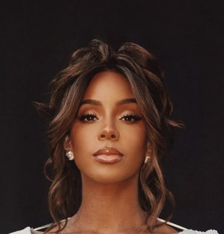 TheKourtneyJ's tweet image. Happy Birthday to the ICONIC Kelly Rowland ! The living legend.

Ms. Kelly Always Keep a Bag ROWland Innnnn💰🤑💸

You’re an inspiration, a beautiful light and MY big sister (manifesting 😭✨)!! 

Thank you for sharing your gift with us!! 

Love you lots!! ❤️

.@KELLYROWLAND