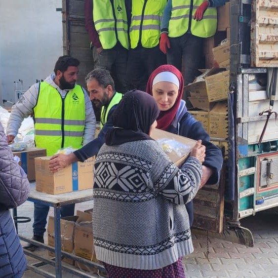 Heavy rains in northern #Syria caused severe flooding, impacting Kherbet al-Joz camp in #Idlib.

<a href="/WFP_Syria/">WFP Syria</a> in coordination with <a href="/SyMOSAAL/">وزارة الشؤون الاجتماعية والعمل السورية</a> has begun distributing ready-to-eat food rations to families affected by the floods &amp; will continue to provide assistance.
#EmergencyResponse