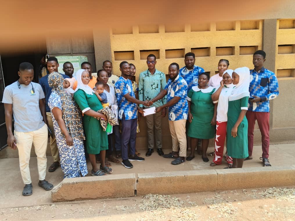 upnmg2017's tweet photo. UPNMG SUPPORTS A MEMBER IN BUNKPURUGU NAKPANDURI DISTRICT - NER*

The Union of Professional Nurses and Midwives, Ghana (UPNMG), through the District Executives in collaboration with local executives, have made a HEARTFELT presentation to support a member. An amount of GH₵5600.00 was presented to Mba Clement Baba at Binde Hospital, after his home was HIT by a storm, destroying his rooms!. He is a dedicated staff (Nurse) at Binde Hospital in the Bunkpurugu Nakpanduri District, North East Region.