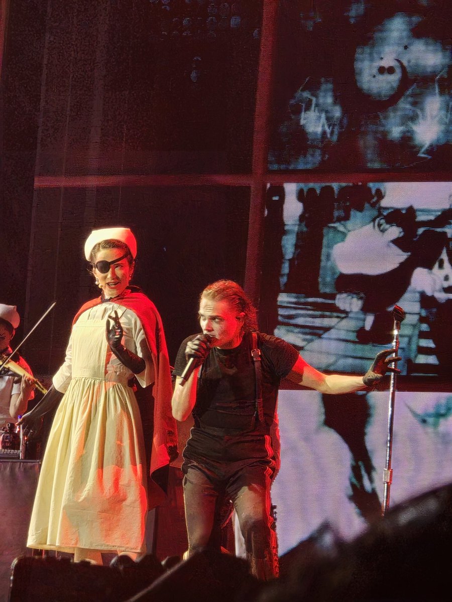 darklover71's tweet photo. Aun no lo supero y nunca lo superare #mcrcolombia https://t.co/QHwGIPKOsT