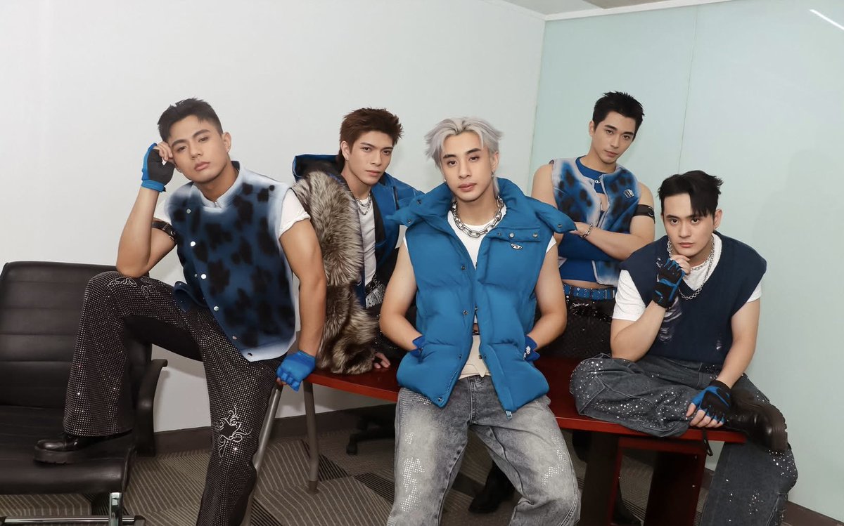 marwinnn_'s tweet image. So who’s excited na babalik ng Pampanga ang boys kahit di pa nirereveal ang performer. 🥺

@bgyo_ph #BGYO