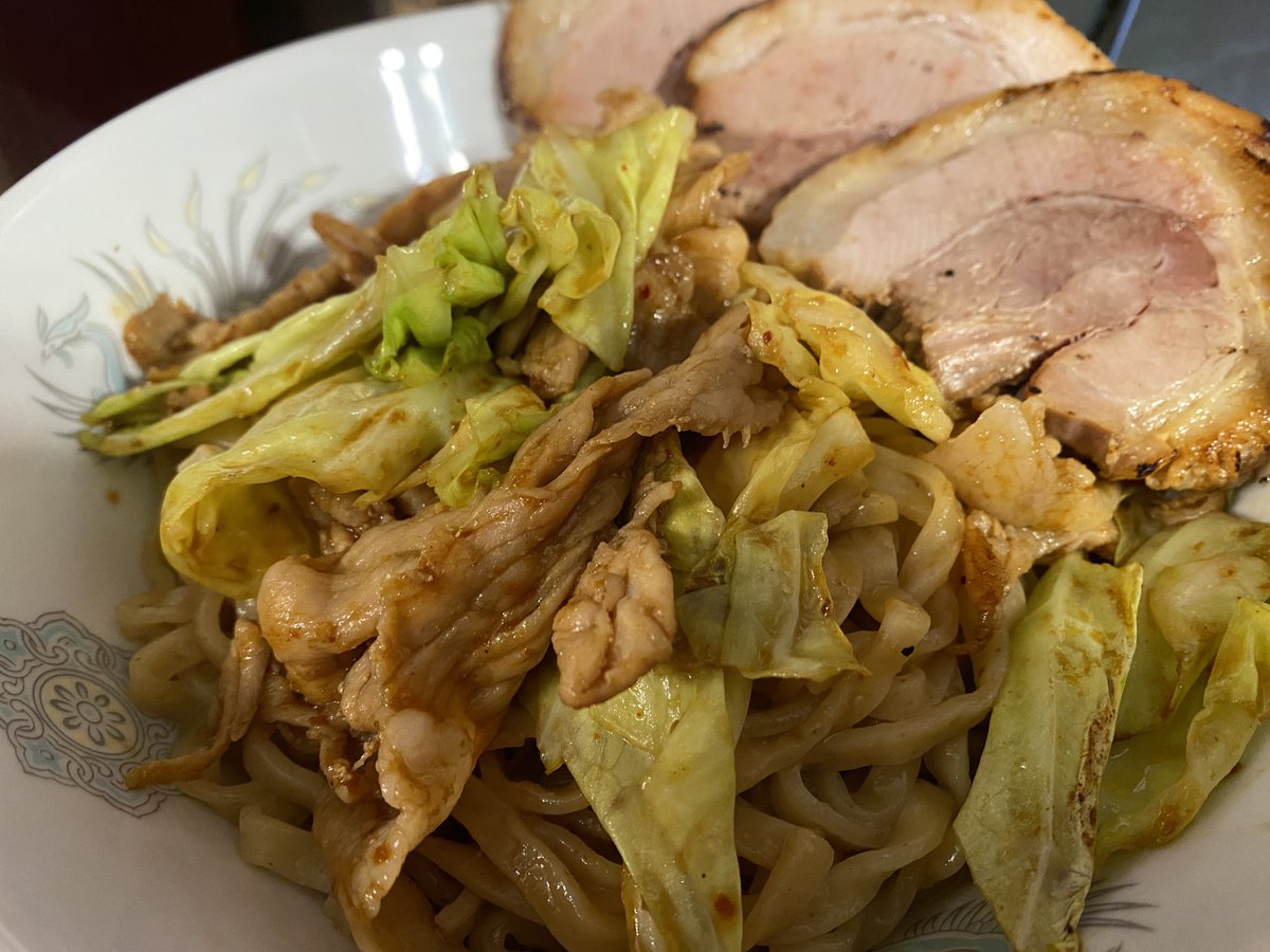 MisaoFukami's tweet photo. 麺屋ゆうき
回鍋肉まぜそば1.5玉＋炙りチャーシュー3枚

広東麺もあったけれど、まだ食べたことがないこちらを。
甘辛いタレの回鍋肉、旨し！ https://t.co/wdHo3yUha7