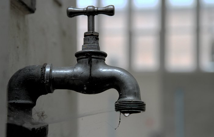 Abramjee's tweet photo. Taps are dry in vast areas…

Listening to callers on @Radio702  having no water…

Residents are understandably angry and some communities are taking to the streets today. 

Where is @Lesufi @GautengProvince @DWS_RSA @CyrilRamaphosa 

This is a crisis. Water is life. It’s a basic human right!

Where are the political leaders? 

Affected communities must raise their voices and demand action.

@Rand_Water