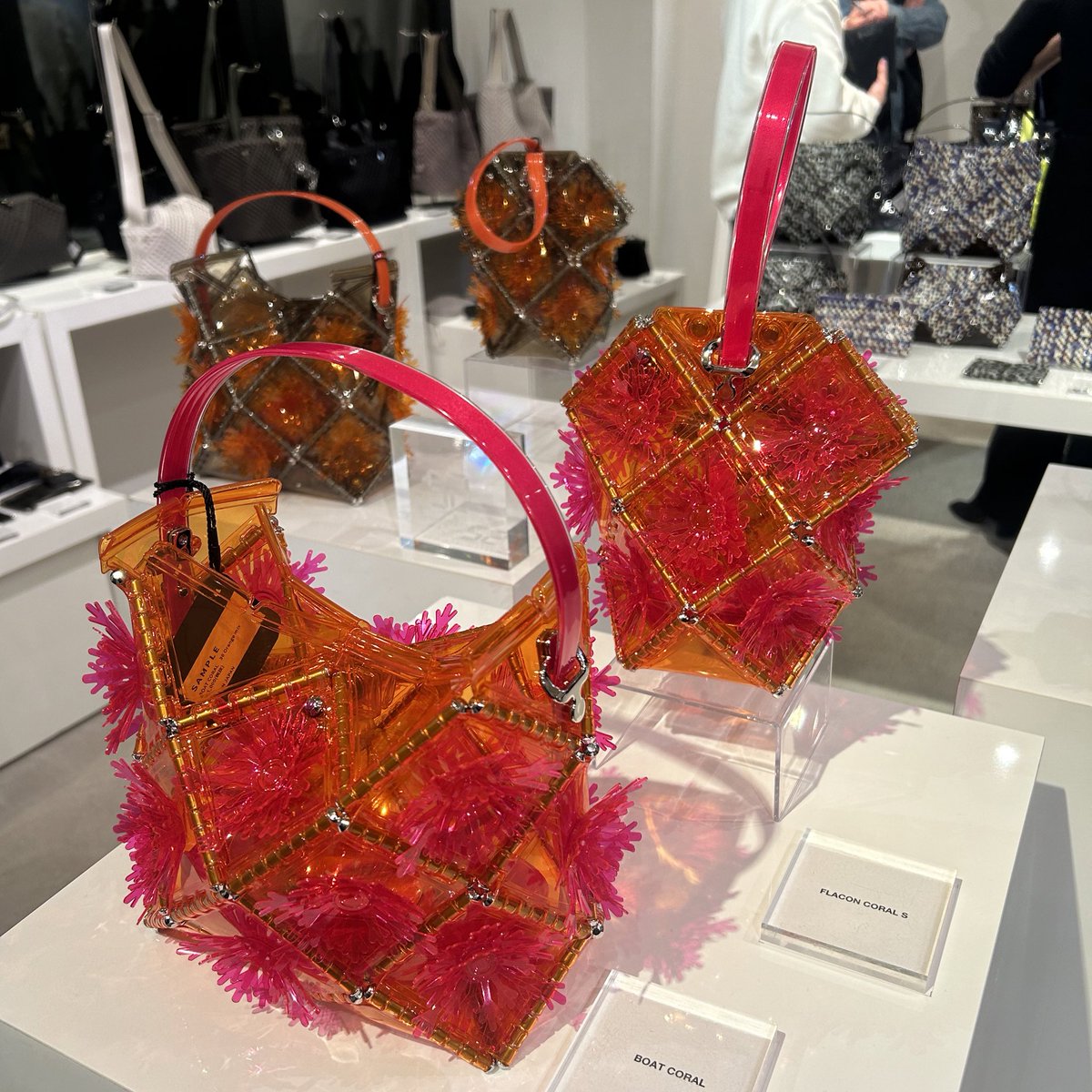 52 BY HIKARUMATSUMURA、26AWの展示会中。
新作のCORALは今回とても完成度高く作れたと思う🪸