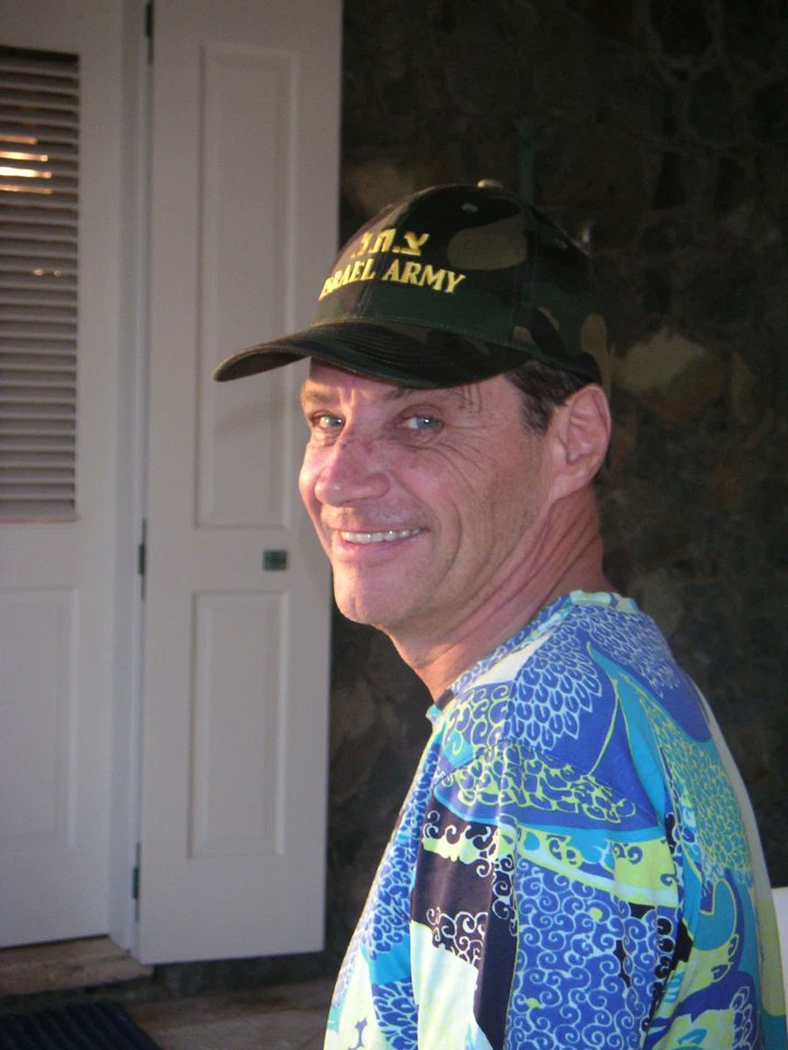 Jean-Luc Brunel, quien proporcionó niñas a Jeffrey Epstein a través de sus agencias de modelos, fue suicidado en prisión, donde "casualmente" las cámaras de seguridad no funcionaban, al igual que ocurrió con Epstein.

Aquí Jean-Luc Brunel con una gorra del "Ejército de Israel",