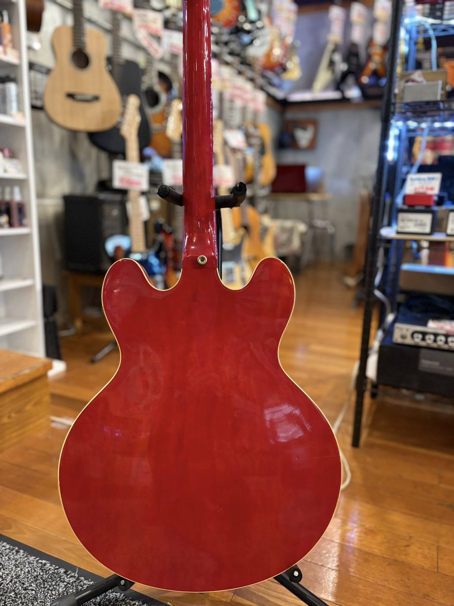 gakkido's tweet photo. 【入荷しました】
Gaban ES-335タイプ。
Japanビンテージで評価の高いギャバンのセミアコで、非常に状態の良いギターです。
これより電装系のメンテナンス後、店頭に並びます。
ご興味がありましたら是非見に来て試奏してみてください https://t.co/7d5l4fnyMB