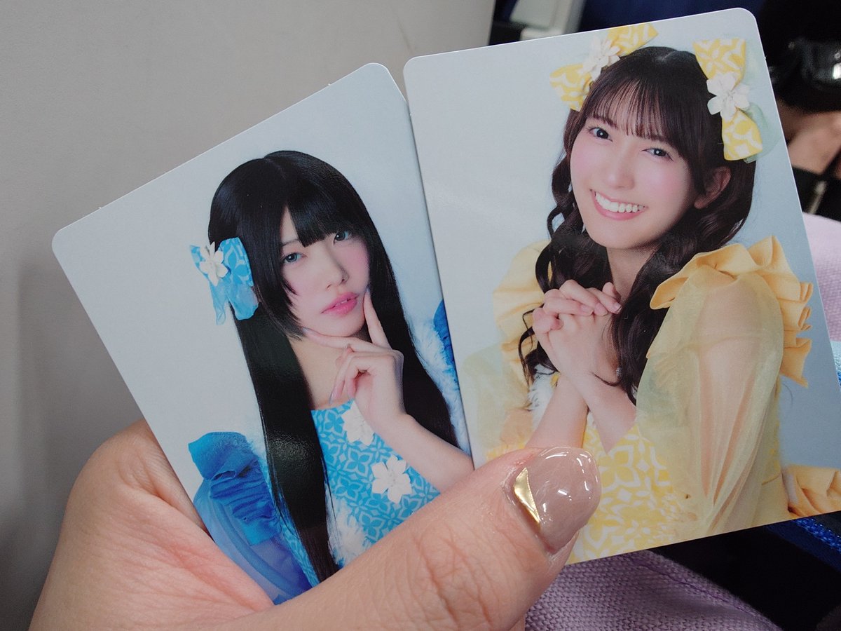 タレントカード Naomiii_ ねえ、カワラボ版のCDから出てきたさきなてんのカード裏面のロゴが違う